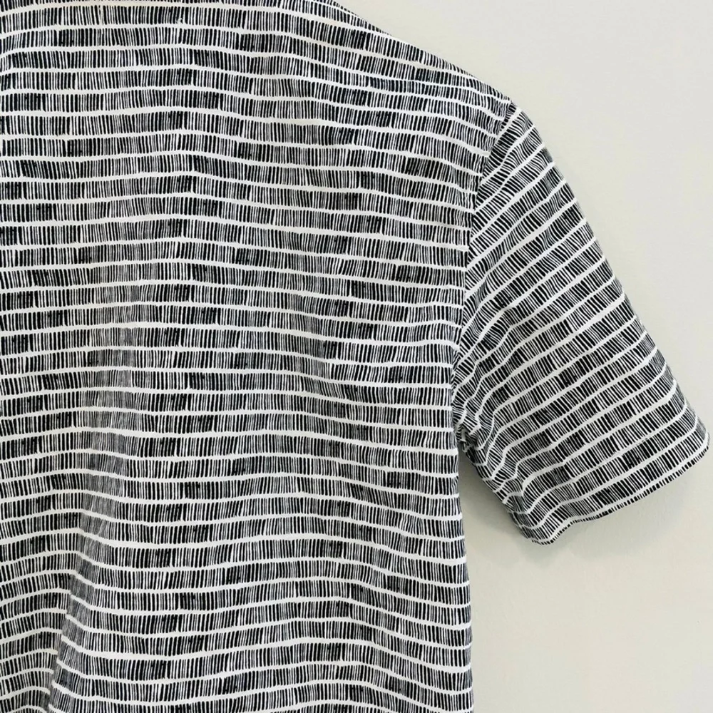 Old Navy boys button down shirt size L (10/12)